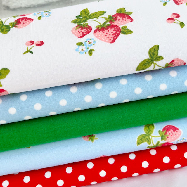 5 Piece Strawberries Polycotton Fat Quarter Fabric Bundle